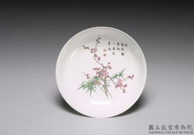 图片[2]-Dish with plum-blossom and bamboo inside a polychrome green exterior in falangcai painted enamels, Qianlong reign (1736-1795), Qing dynasty-China Archive